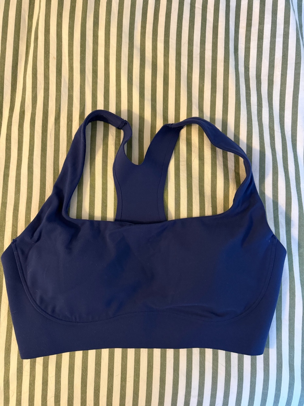 Beyond Yoga Glowzone Scoop Neck Sports Bra, M - Picture 2 of 5